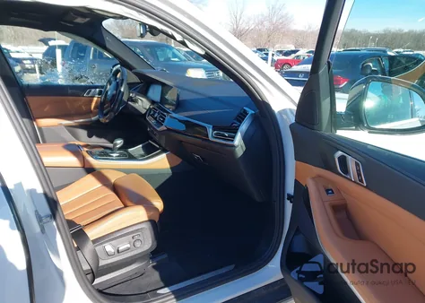 2021 BMW X5 xDrive40I z USA, uszkodzony, nr VIN 5UXCR6C02M9H58488